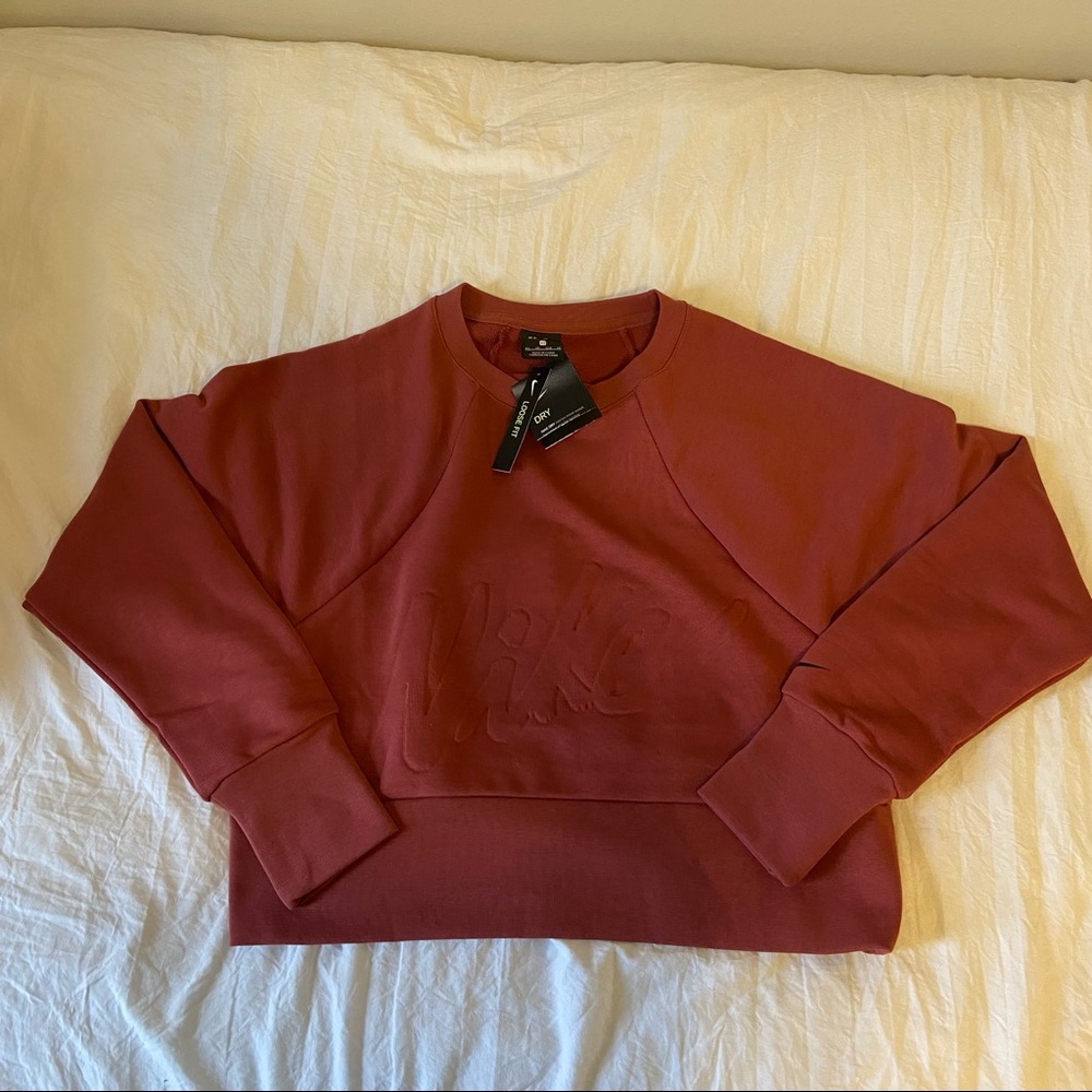 SOLD-NWT Nike Training Crop Top